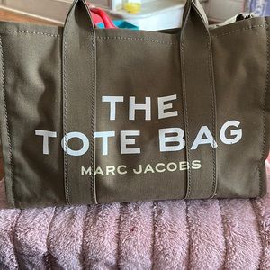 THE
LARGE TOTE BAG